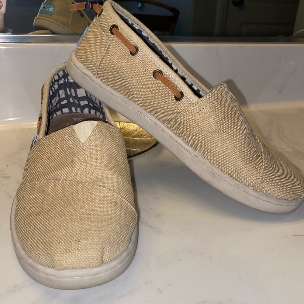 Toms Bbmcdaniel slip on shoes woman’s shoes size 6 youths 4
